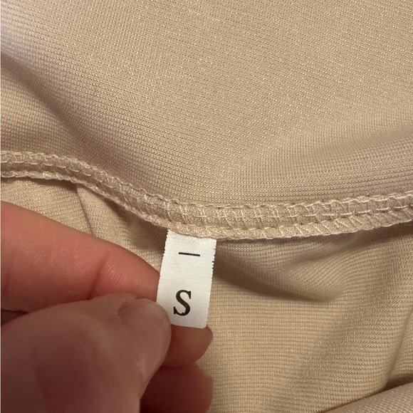Women's Cream Pullover (no brand) - Picture 3 of 6